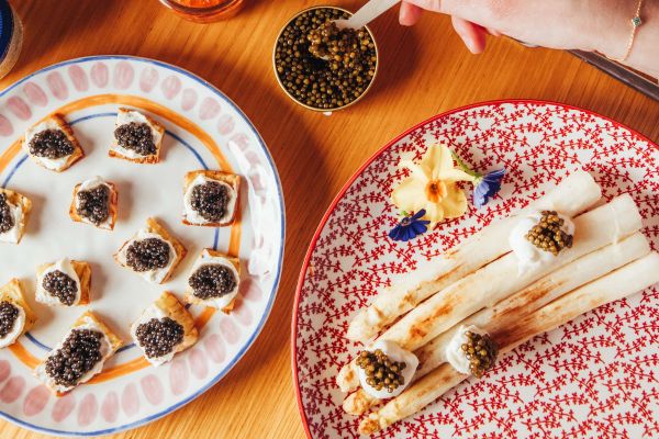 Photo d'ambiance Caviar et asperges blanches